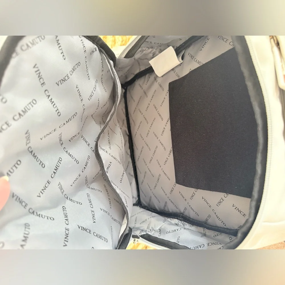 🌾 Vince Camuto Minimalist Quilted Backpack w/ Laptop‎ storage